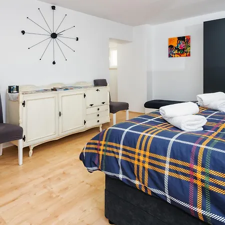 Relaxing 2bd Apartment, Ground Floor - Walk To Old Town Appartement