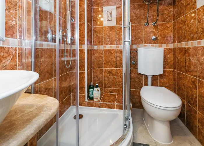 Relaxing 2bd Apartment, Ground Floor - Walk To Old Town Appartement