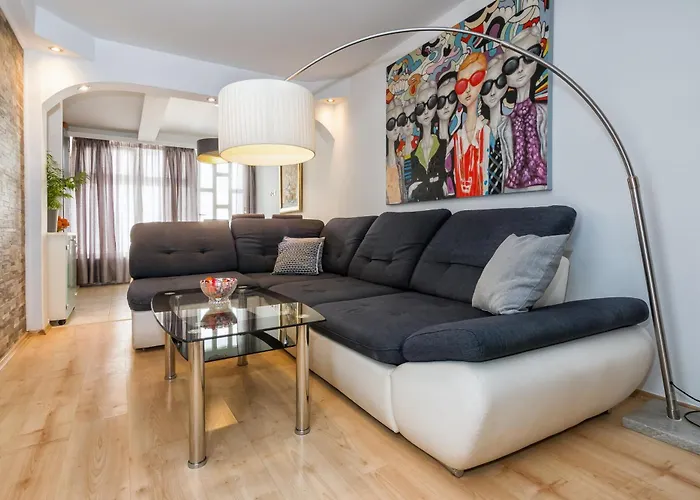 Relaxing 2bd Apartment, Ground Floor - Walk To Old Town Appartement