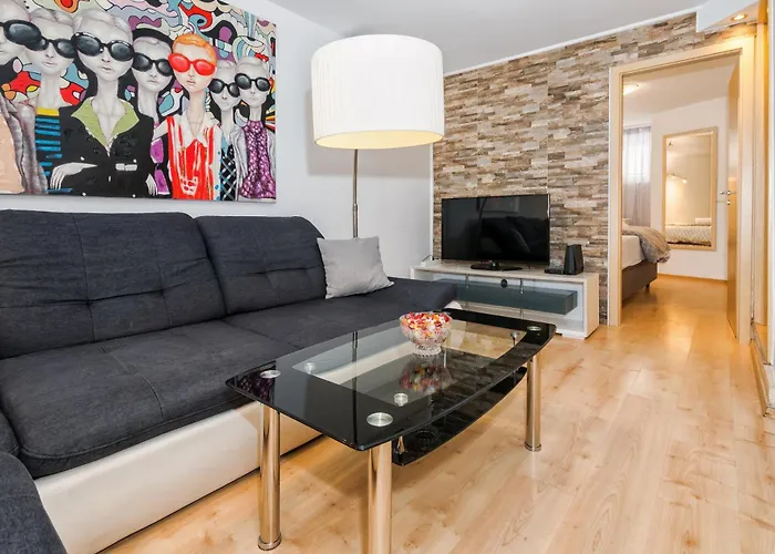 Relaxing 2bd Apartment, Ground Floor - Walk To Old Town Appartement *