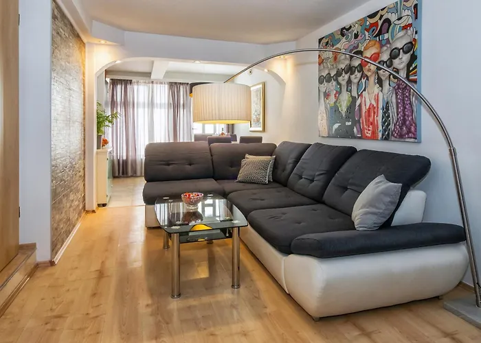 Relaxing 2bd Apartment, Ground Floor - Walk To Old Town Appartement Split