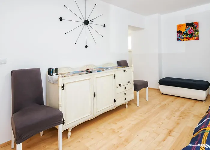 Relaxing 2bd Apartment, Ground Floor - Walk To Old Town * Split