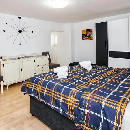 Apartamento Relaxing 2bd Apartment, Ground Floor - Walk To Old Town