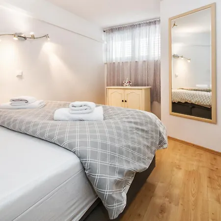 Apartman Relaxing 2bd Apartment, Ground Floor - Walk To Old Town *