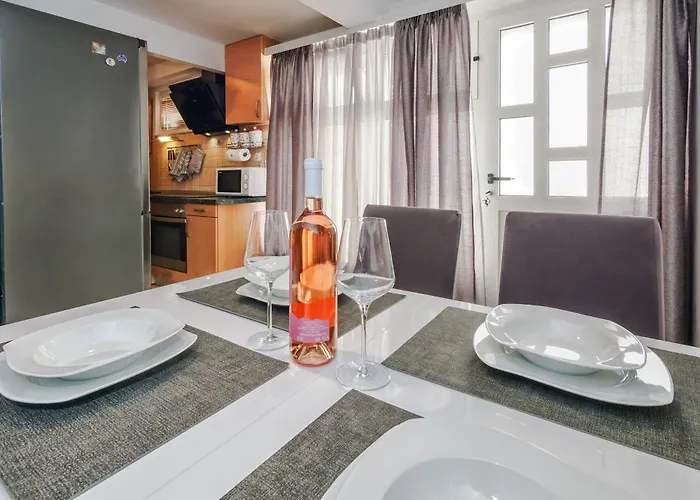 Apartment Relaxing 2bd Apartment, Ground Floor - Walk To Old Town *