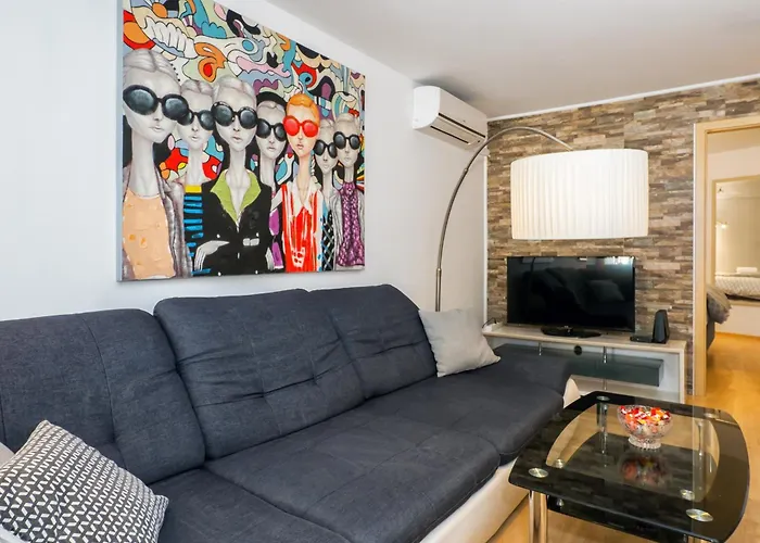 Relaxing 2bd Apartment, Ground Floor - Walk To Old Town Split